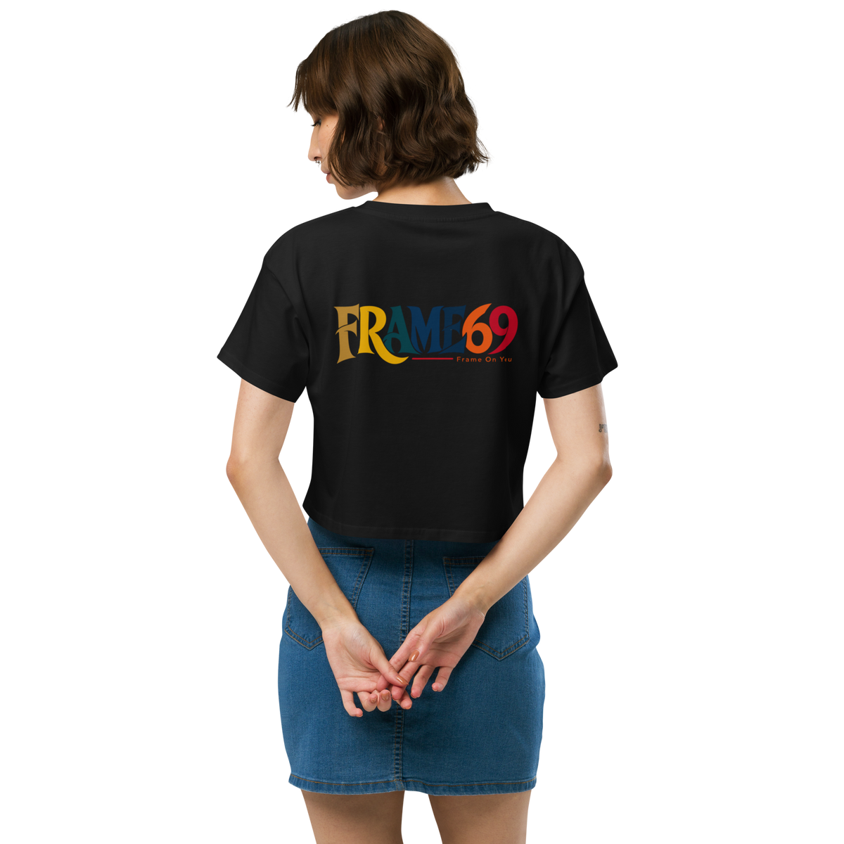 Black cropped tee with back graphic logo print