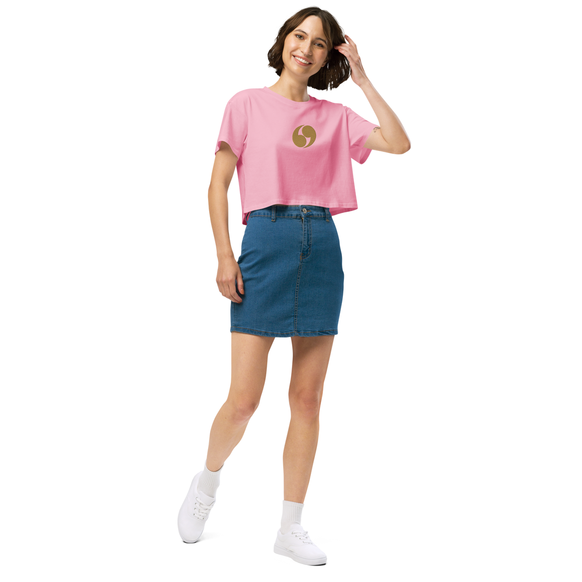 Pink cropped tee with short sleeves and small gold logo