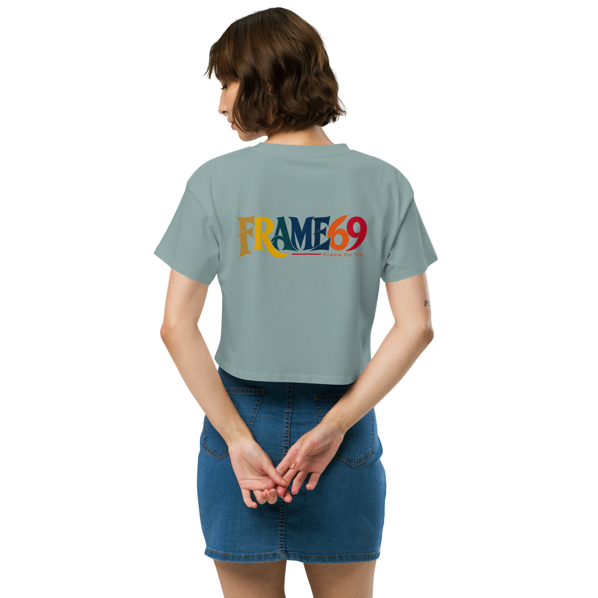 Light blue cropped tee with back graphic logo print